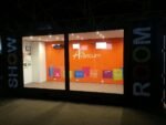 Contenedor marítimo convertido en oficina de venta efímera - Imagen 4