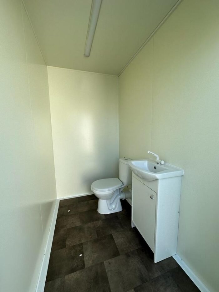 Remolque sanitario autónomo con tanque de 700 litros - Imagen 9