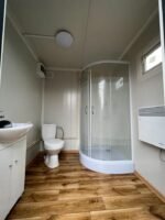 Contenedor sanitario 2,00 x 2,00 m ducha/WC con cisterna - Imagen 2