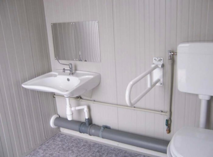 bloque sanitario pmr nuevo con wc pmr, lavabo pmr, wc estándar y lavamanos - Imagen 8