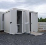 bloque sanitario pmr nuevo con wc pmr, lavabo pmr, wc estándar y lavamanos