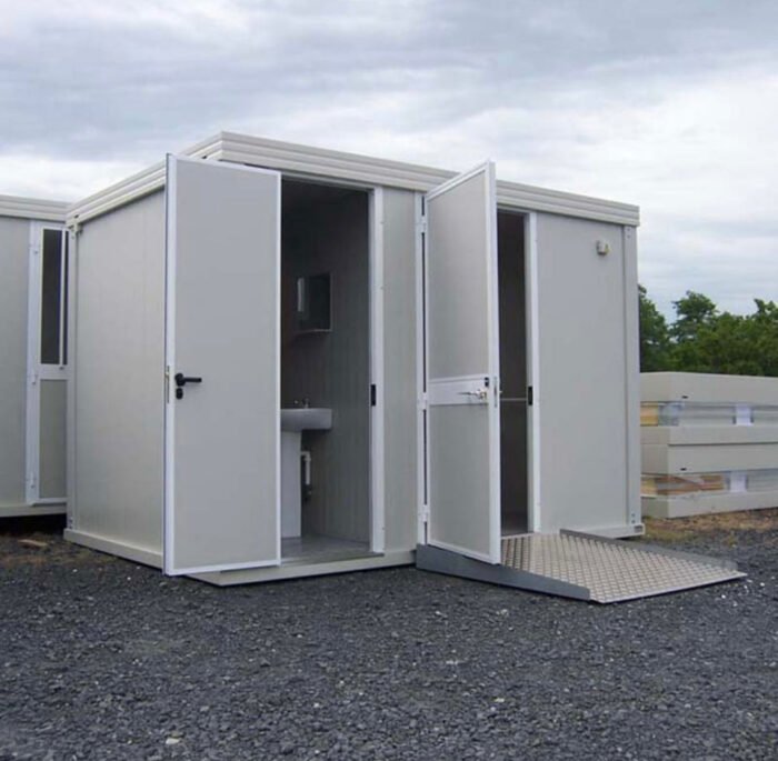 bloque sanitario pmr nuevo con wc pmr, lavabo pmr, wc estándar y lavamanos - Imagen 1