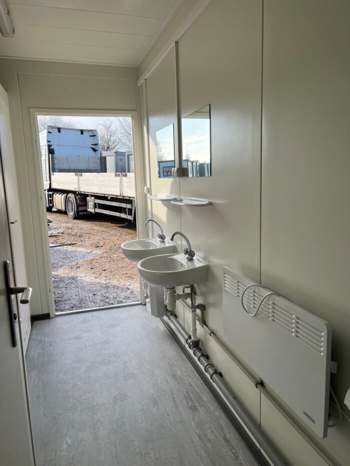 CONTENEDOR SANITARIO DE 6,00 x 2,44 M CON 5 SANITARIOS - Imagen 3
